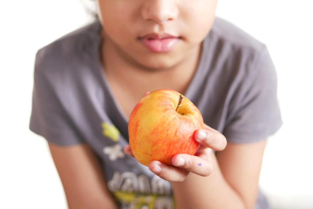 Artificial intelligence algorithm processing nutritional data and creating personalized recommendations